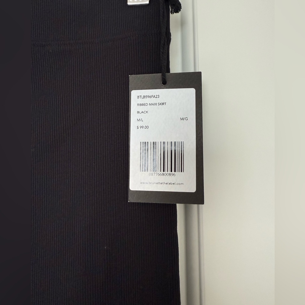 Ribbed maxi skirt with side slit - Brunette the Label - Picture 2 of 5